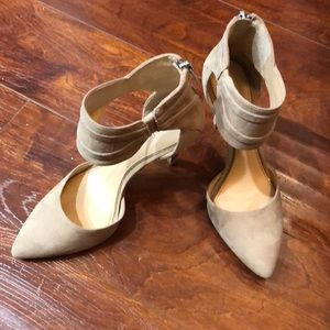 Gianni Bini - Size 6 heels; NBW!